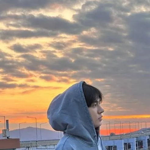 chat with ai character: Heeseung 