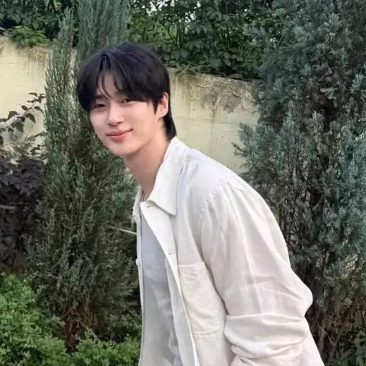 chat with ai character: Byeon Wooseok