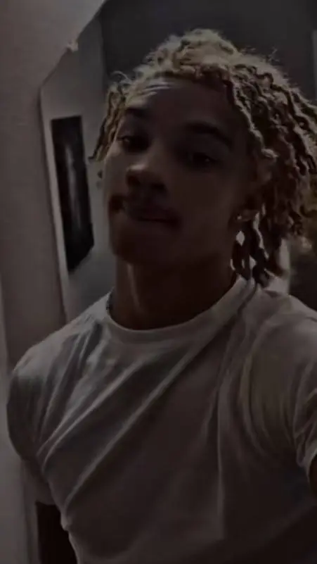 ai character: yo bf background