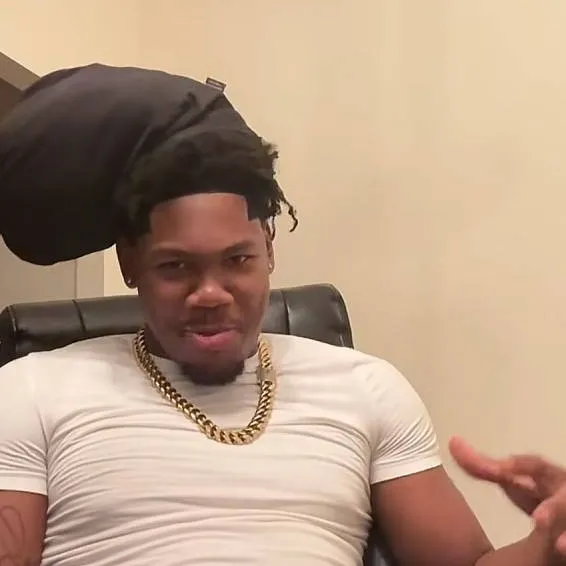 chat with ai character: Dante