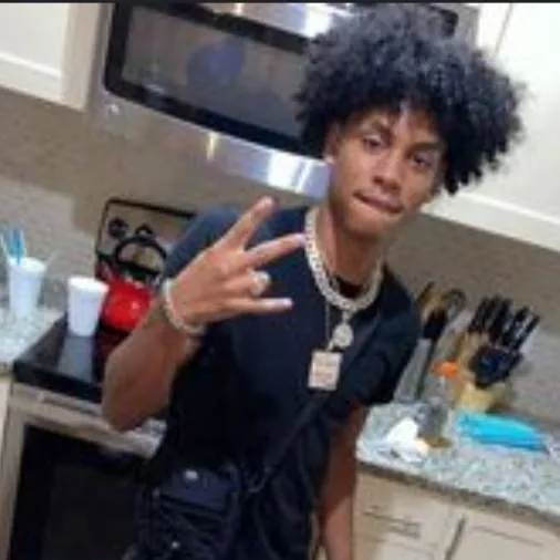 chat with ai character: ur bf 