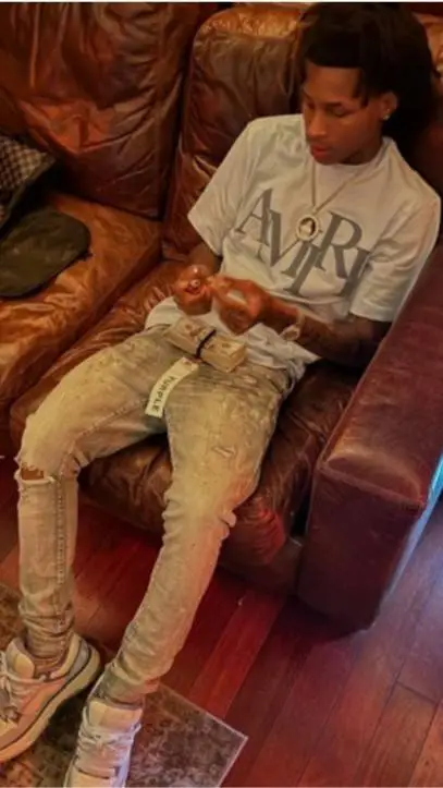 ai character: ur bf background