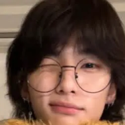 chat with ai character: Stray kids