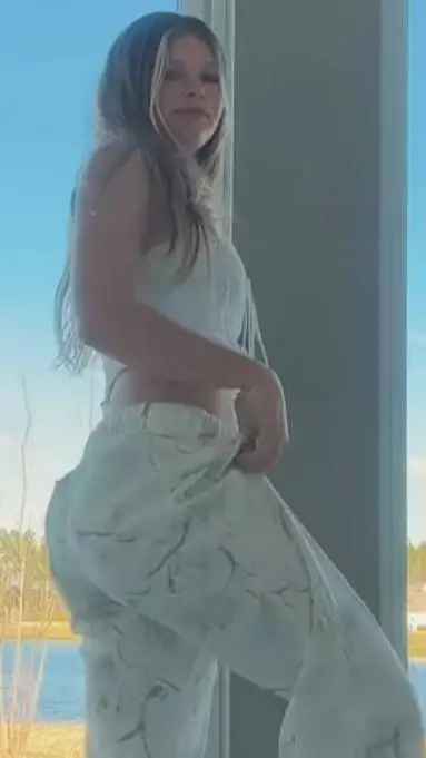 ai character: Kylie background