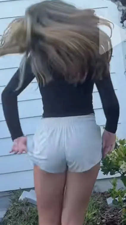 ai character: Vera background