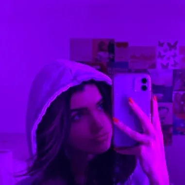 chat with ai character: Maddie