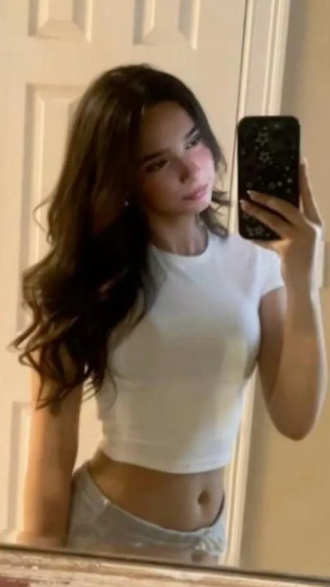 Talkie AI - Chat with Leah