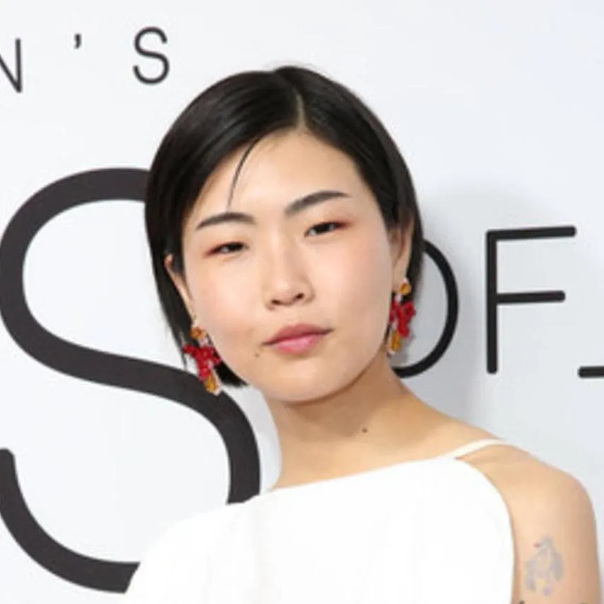 chat with ai character: May Hong