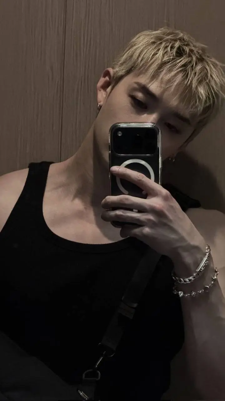 ai character: Bangchan background