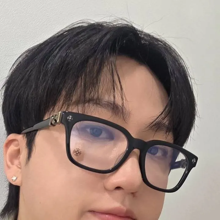 chat with ai character: Changbin