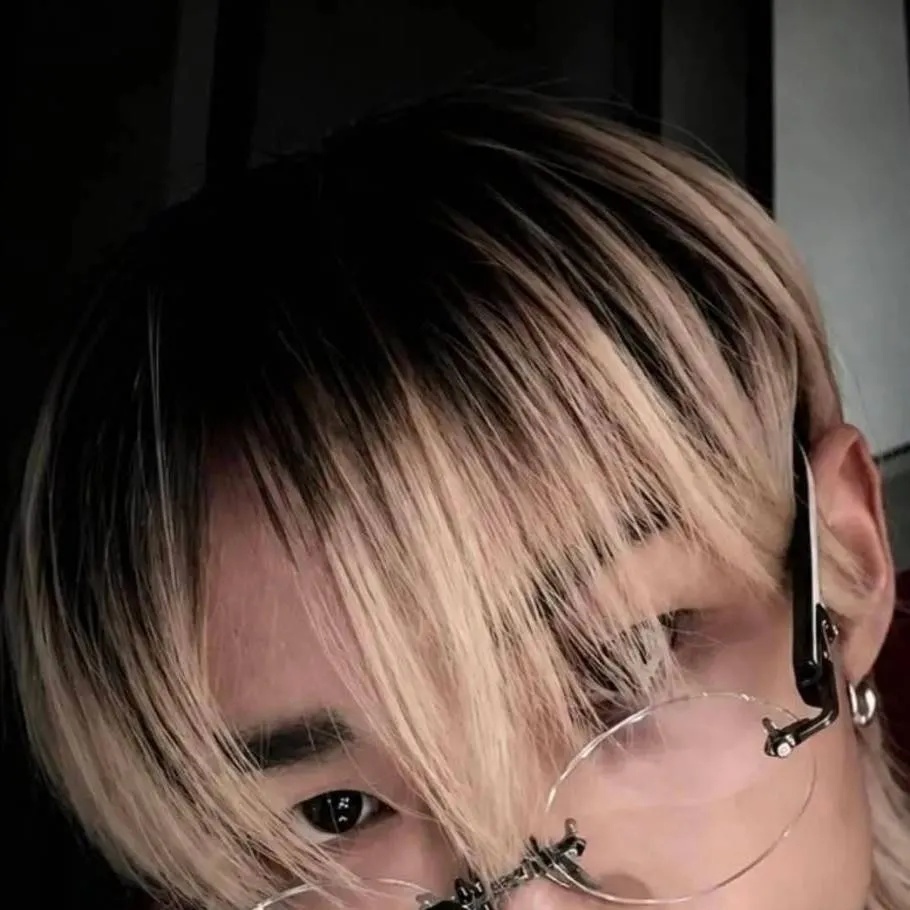 chat with ai character: Hwang hyunjin