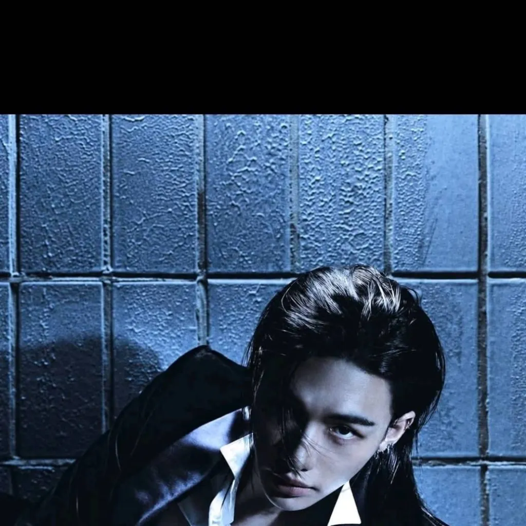 chat with ai character: Hwang hyunjin 