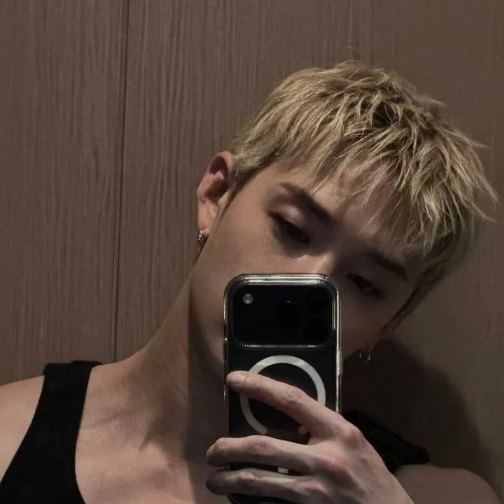 chat with ai character: Bangchan