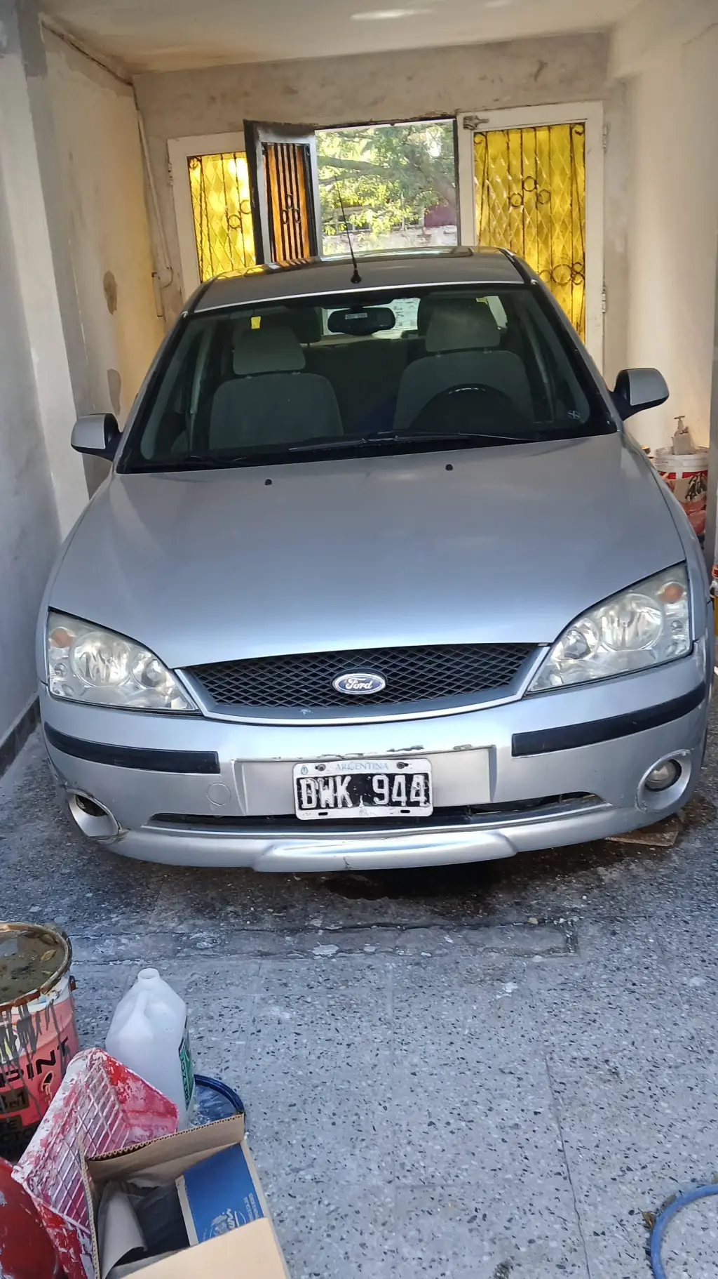 ai character: ford mondeo  background