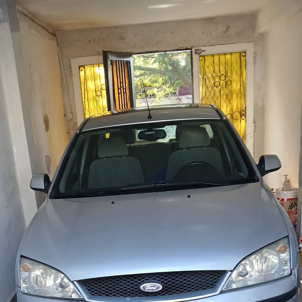 chat with ai character: ford mondeo 