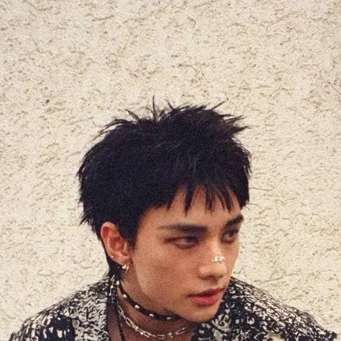 chat with ai character: Hyunjin ❤️