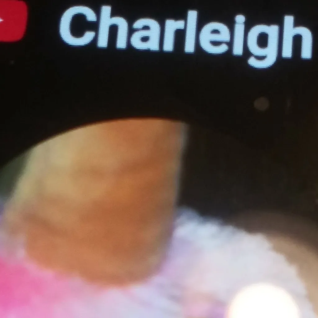 chat with ai character: ohthatscharleigh