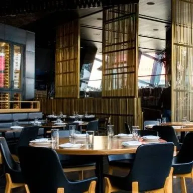 chat with ai character: Restaurant 