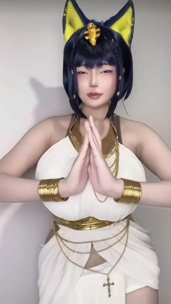 ai character: Dancing Mom background