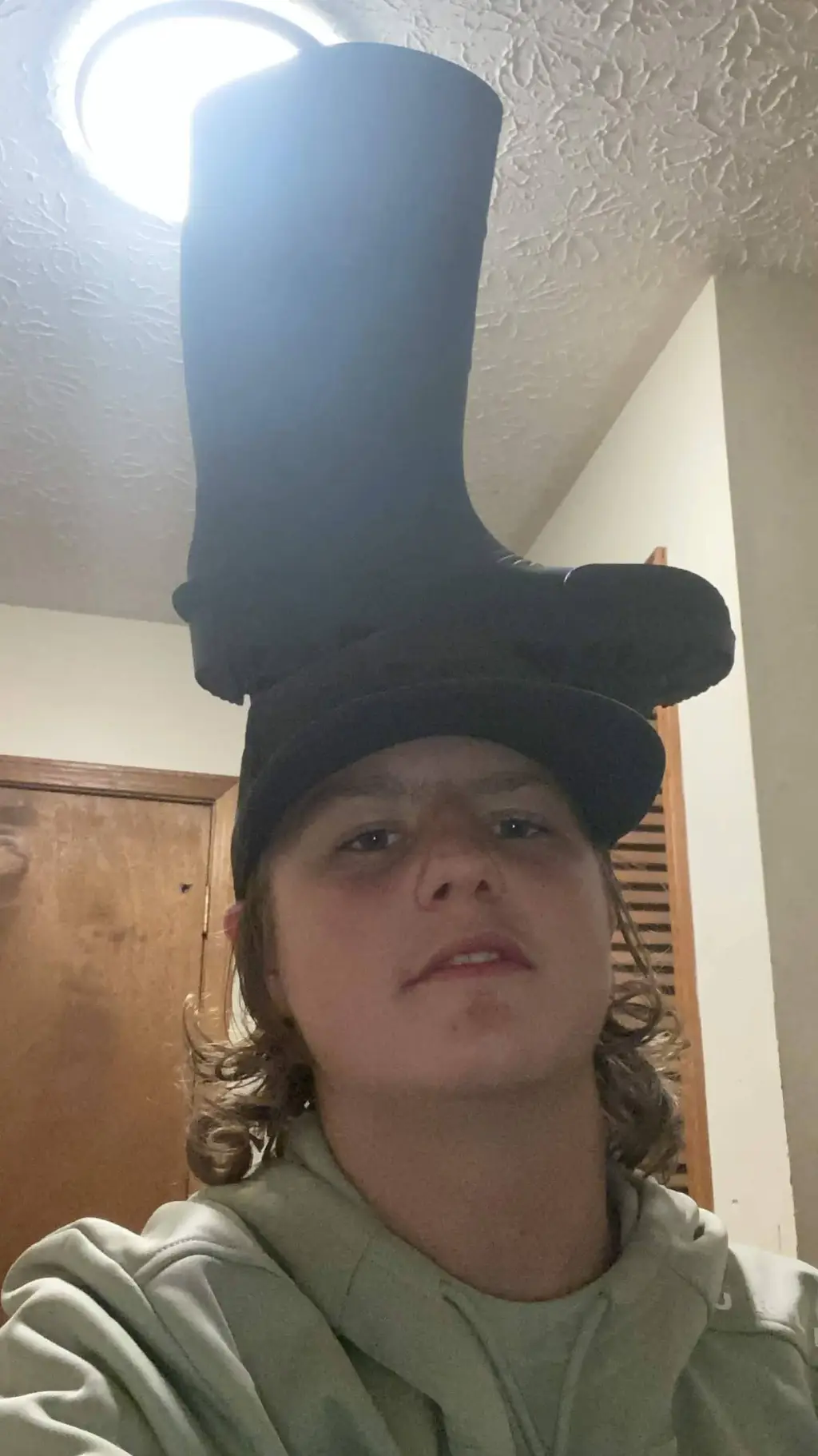 ai character: boot head background