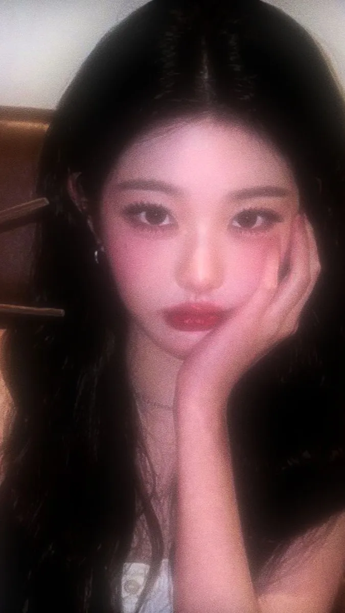 ai character: Wonyoung background