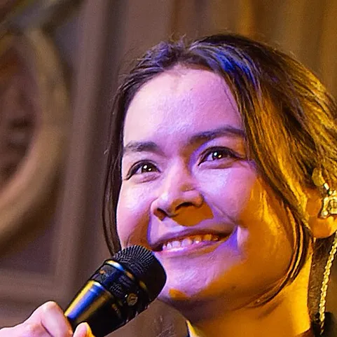 chat with ai character: Mitski