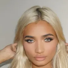 chat with ai character: Pia Mia