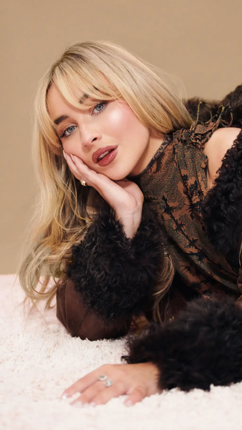 Talkie AI - Chat with Sabrina Carpenter 