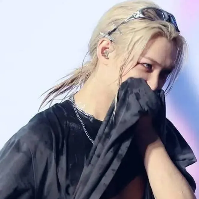 chat with ai character: ♥︎◇Lee Felix◇♥︎