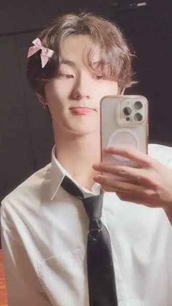 ai character: 🎀 Yang Jungwon 🎀 background