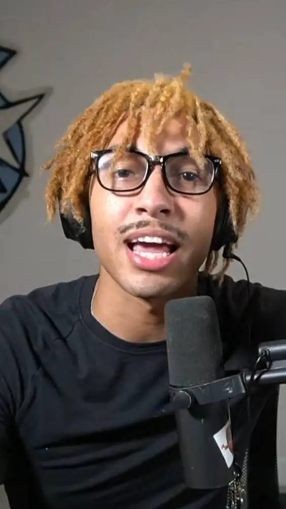 ai character: Irl Me♡☆ background