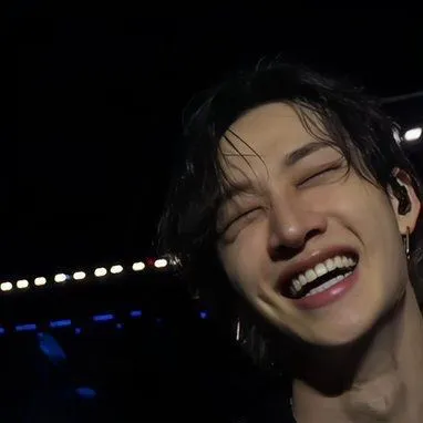 chat with ai character: bang chan-dad