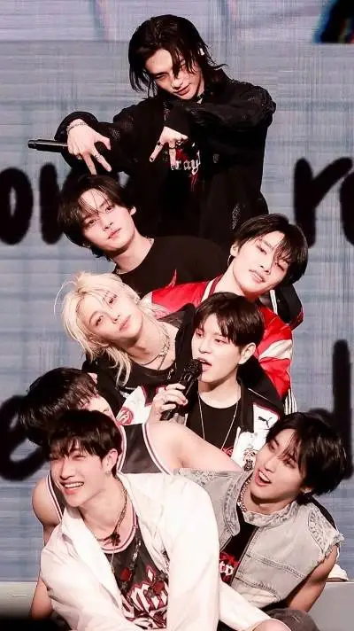 ai character: Stray kidz ʕ•ᴥ•ʔ background