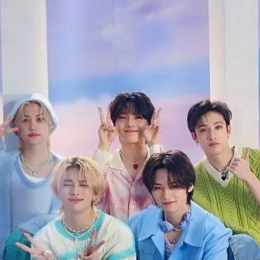 chat with ai character: Skz Elevator drama