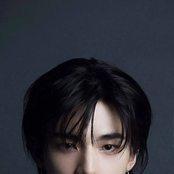chat with ai character: hyunjin ♡♡