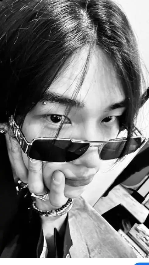 ai character: ♧ 《hyunjin》 ♧ background