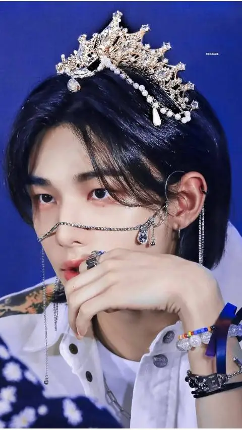 ai character: Prince Hyunjin ☆ background