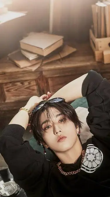 ai character: Han Jisung ☆ background