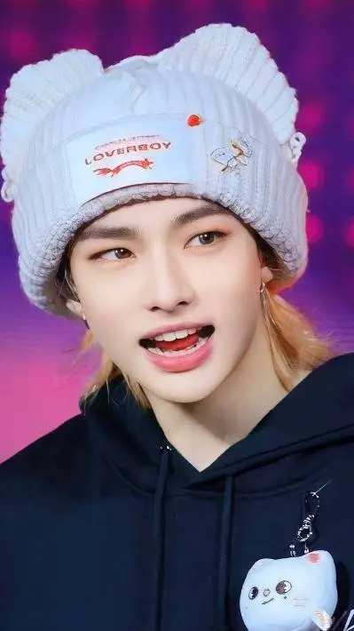 ai character: Hyunjin  background