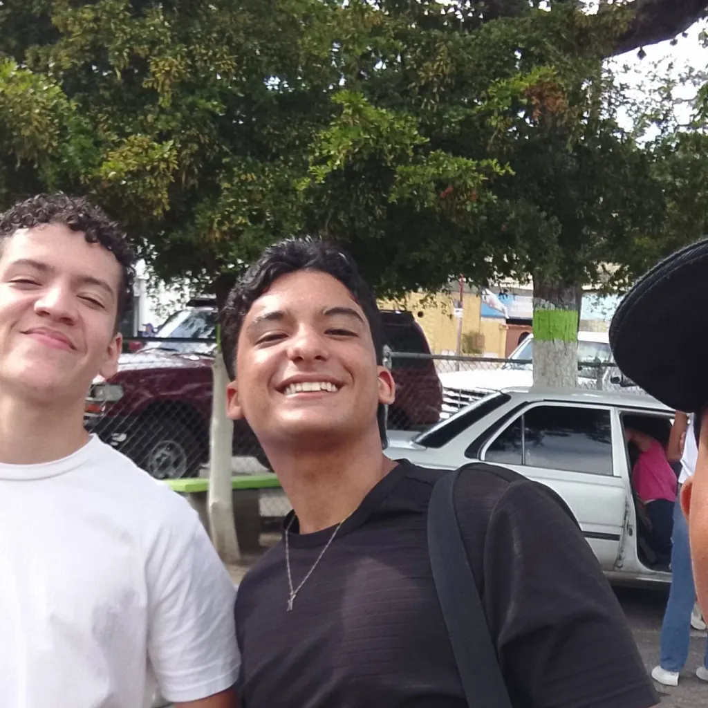 chat with ai character: campamento autism