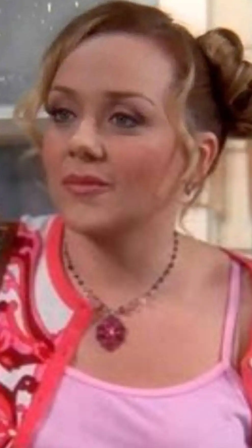 ai character: Holly Redding background