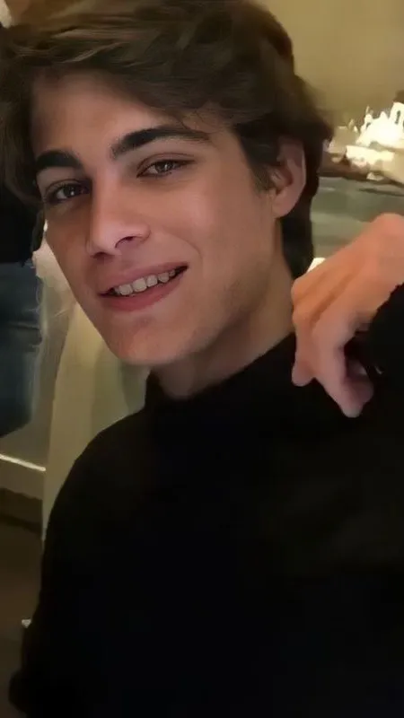 ai character: Lorenzo Zurzolo background