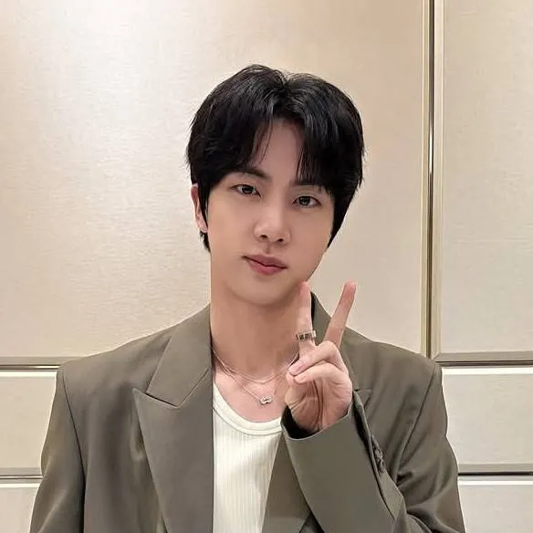 chat with ai character: Jin