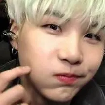 chat with ai character: yoongi