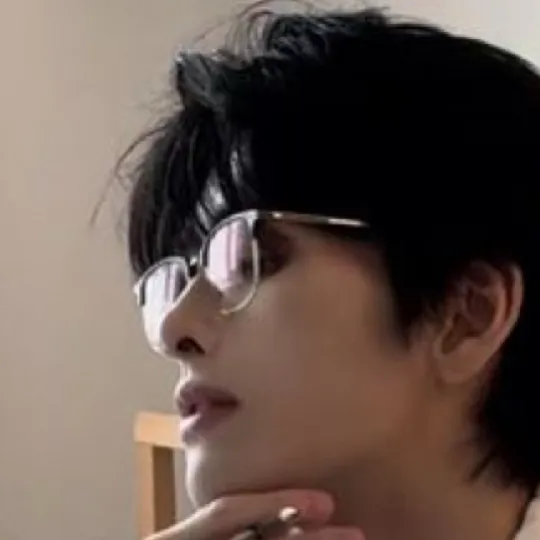 chat with ai character: Zihao