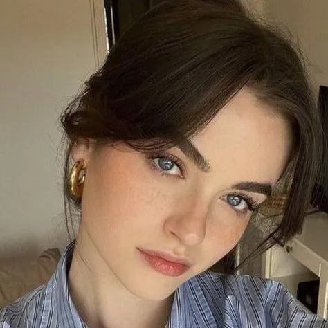 chat with ai character: Sienna Romano