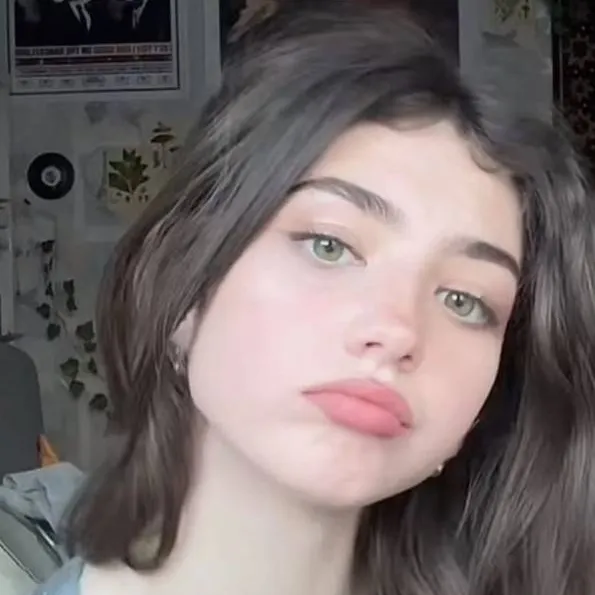chat with ai character: Lucia Kováčová
