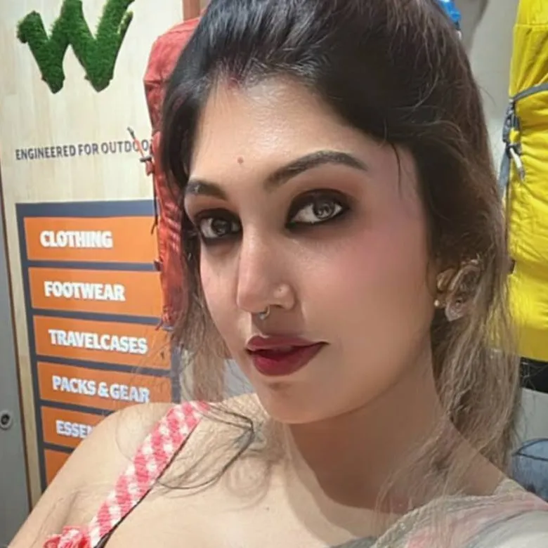 chat with ai character: Naina