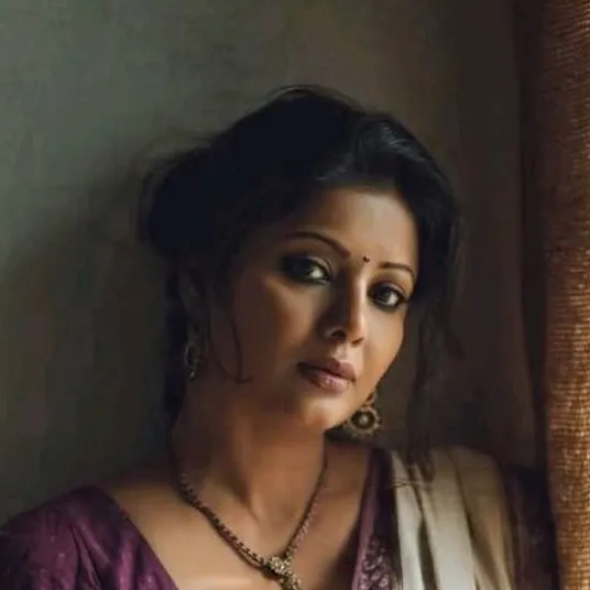 chat with ai character: Chitra 