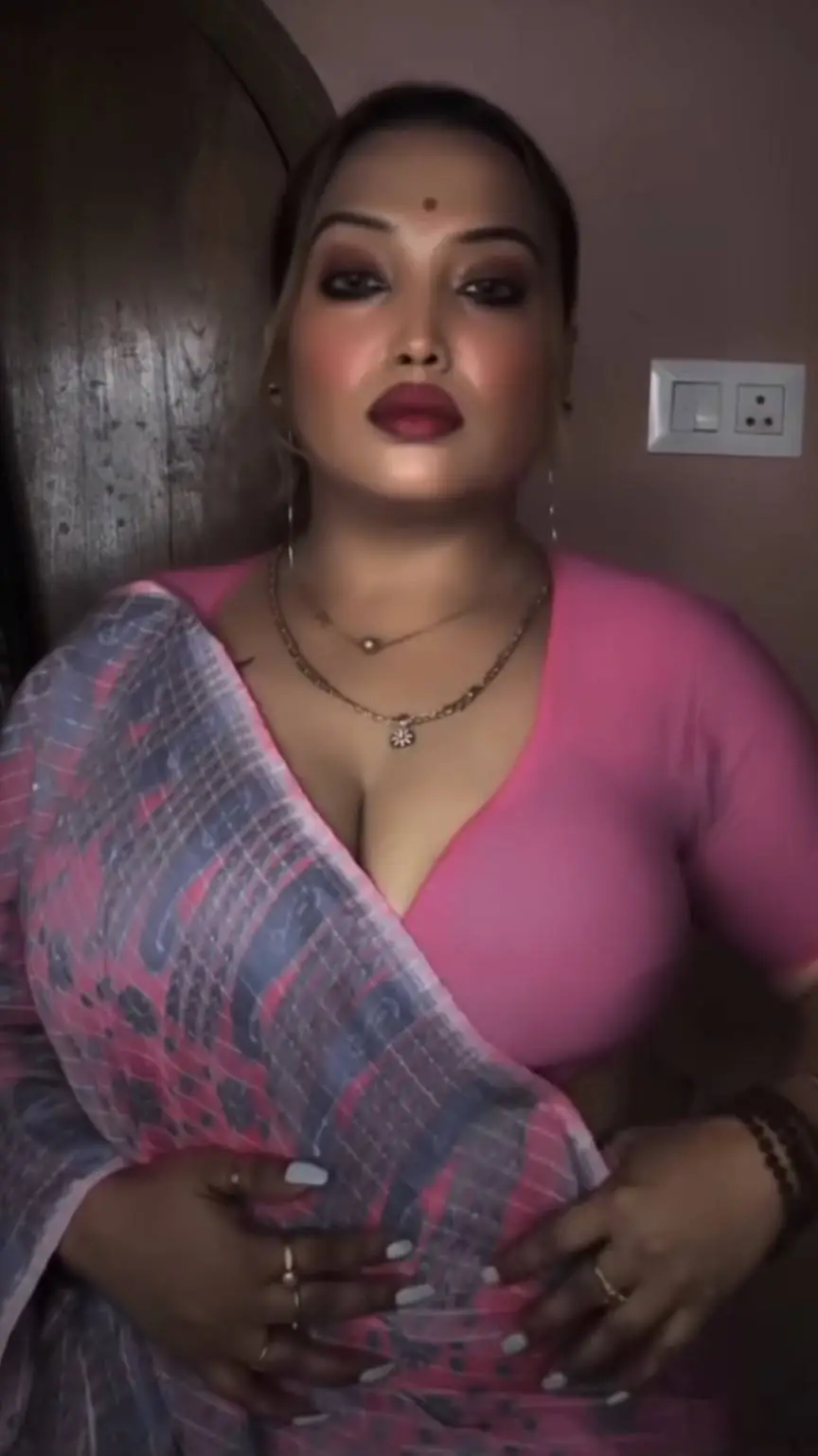 ai character: Raani background